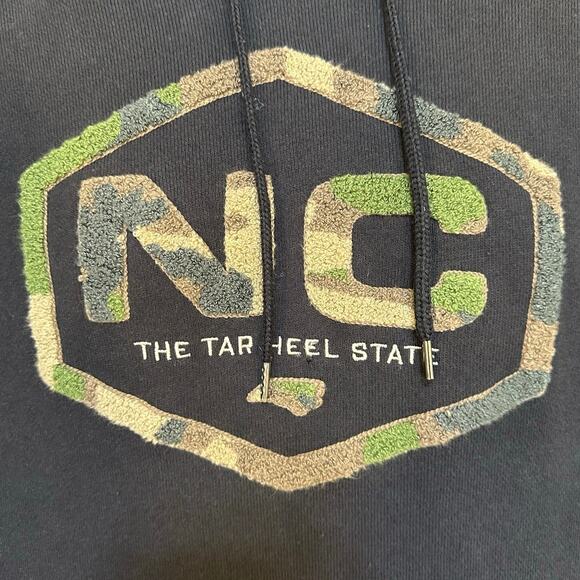 State of Mine NC Tar Heel Camouflage Center Embroidered Black Hoodie Size L - Picture 4 of 8